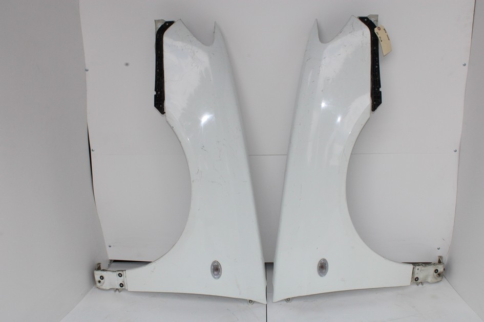 JDM 2005-2007 SUBARU LEGACY BPE / BLE PAIR OF LEFT AND RIGHT FENDERS